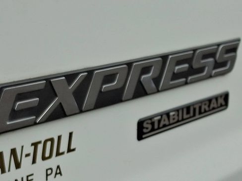 Used 2015 Chevrolet Express 2500 RWD image 30