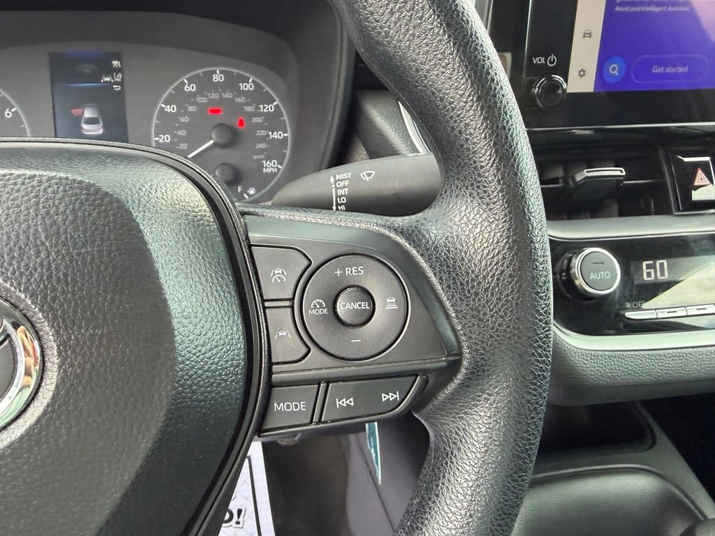 Used 2025 Toyota Corolla LE FWD image 28