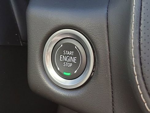 Used 2024 GMC Yukon XL SLT w/ SLT Luxury Package image 17