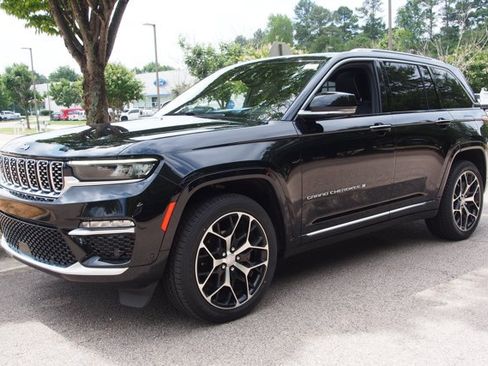 Used 2023 Jeep Grand Cherokee Summit AWD/4WD image 3