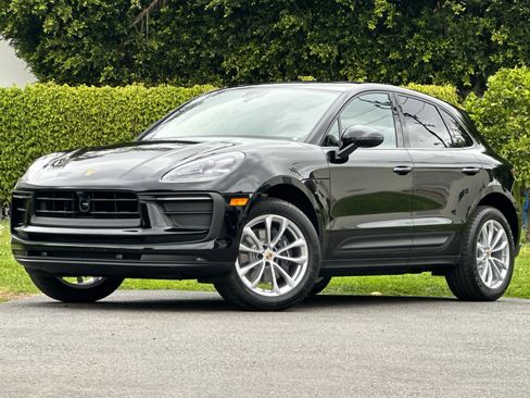 New 2026 Porsche Macan image 1