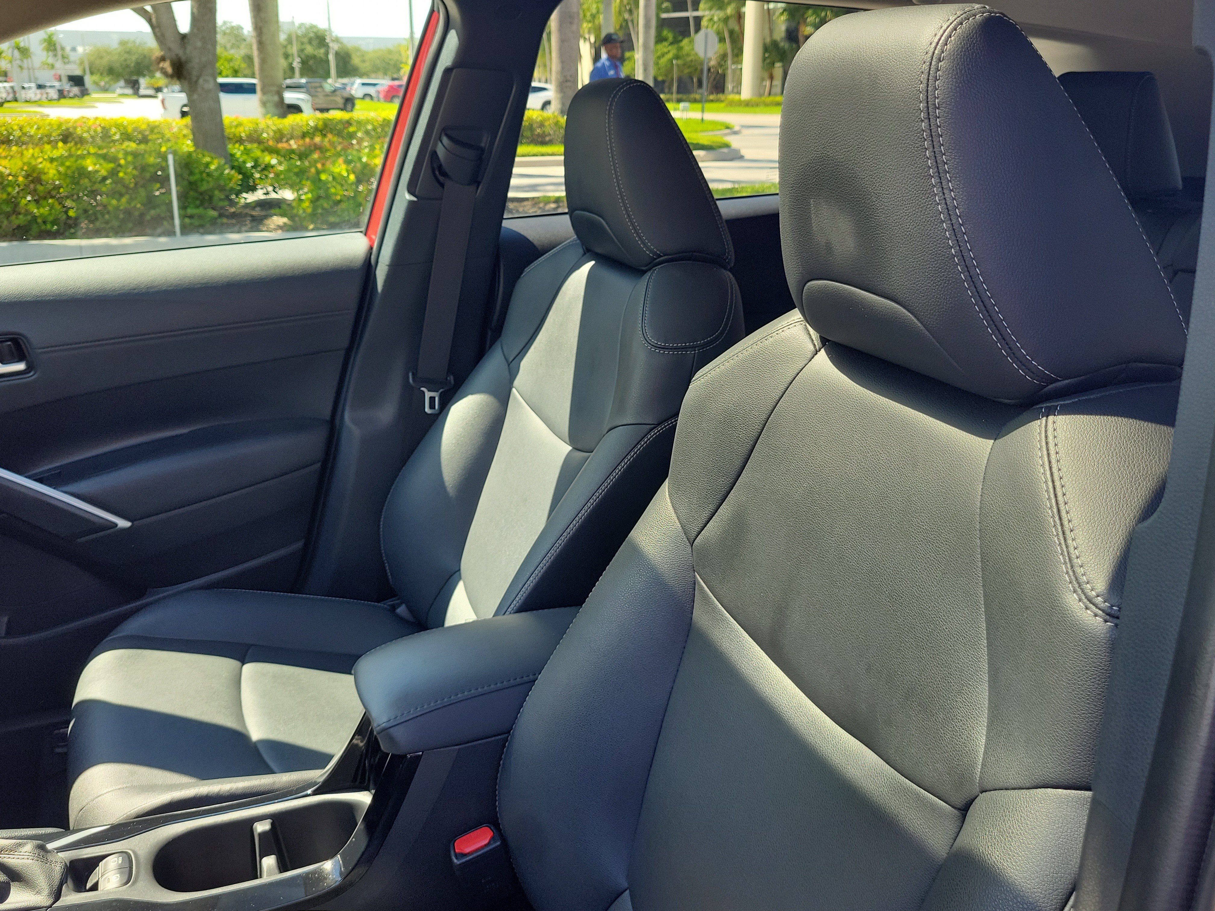 Used 2023 Toyota Corolla Cross XLE w/ Convenience Package FWD image 23