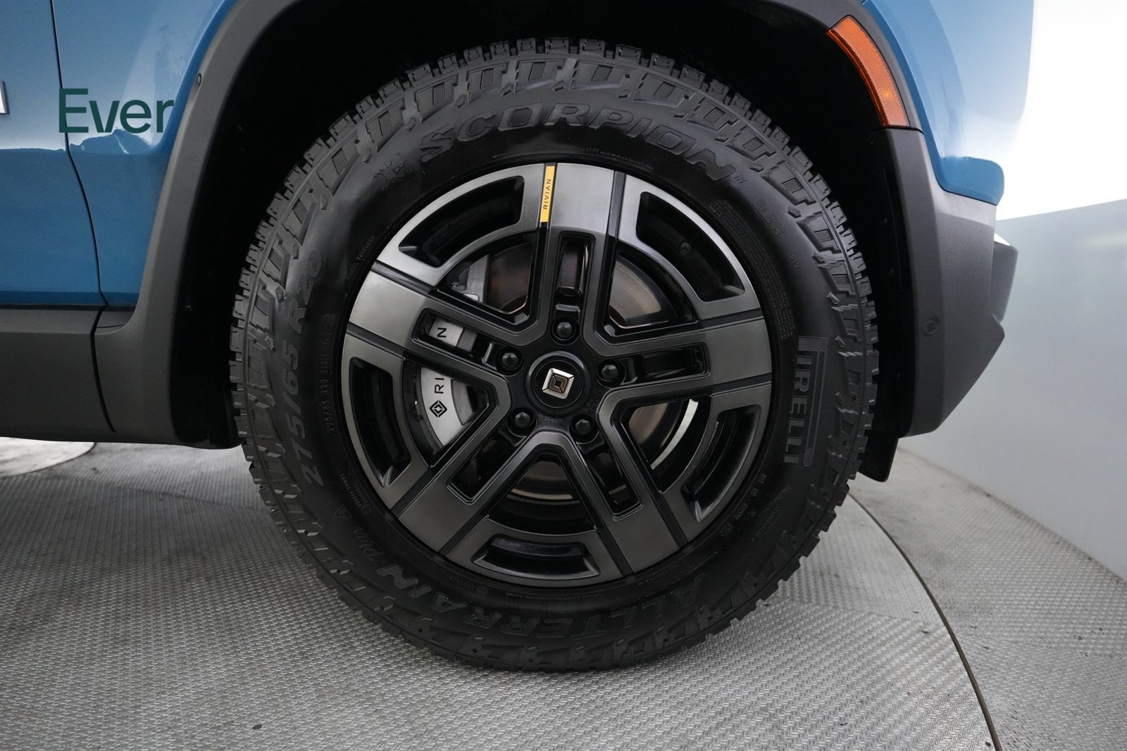 Used 2024 Rivian R1S Adventure Dual AWD/4WD image 20