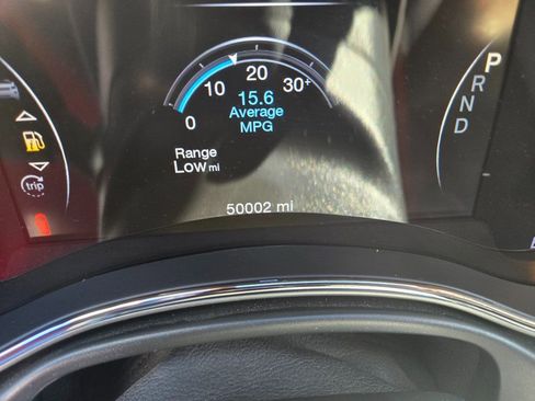 Used 2022 Jeep Grand Cherokee Laredo X image 12