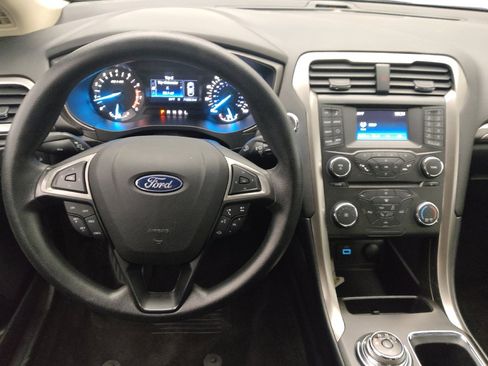 Used 2018 Ford Fusion SE FWD image 22