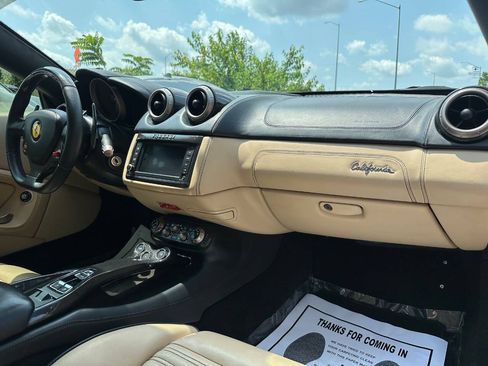 Used 2014 Ferrari California RWD image 16
