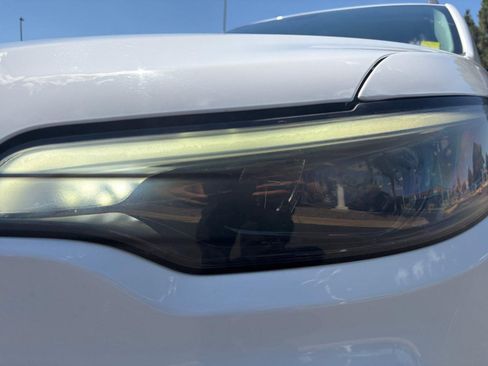 Used 2019 Jeep Cherokee Trailhawk w/ Comfort/Convenience Group AWD/4WD image 9