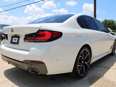 Used 2021 BMW 530i w/ M Sport Package RWD image 3