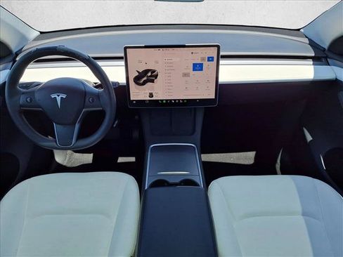 Used 2023 Tesla Model Y Long Range AWD/4WD image 18