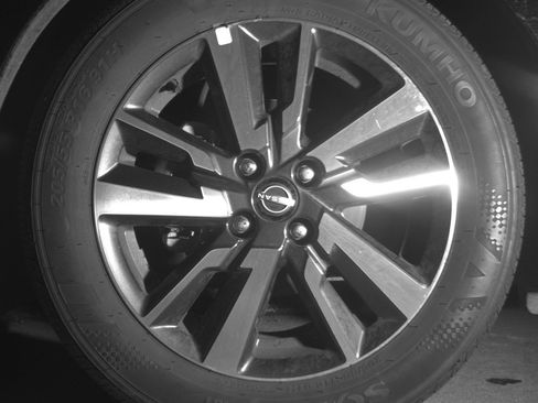 Used 2025 Nissan Versa SV FWD image 12