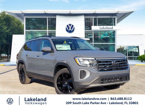 New 2026 Volkswagen Atlas SE image 1