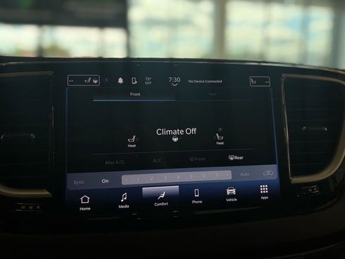 Used 2024 Chrysler Pacifica Touring-L FWD image 38