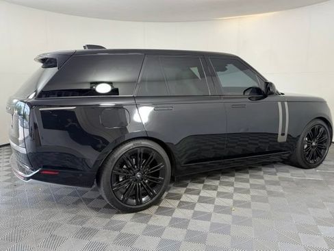 Used 2025 Land Rover Range Rover SE AWD/4WD image 8