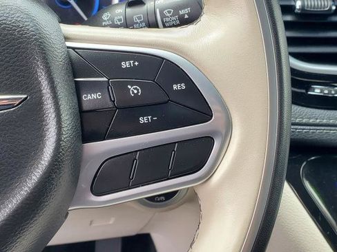 Used 2020 Chrysler Pacifica Limited FWD image 13