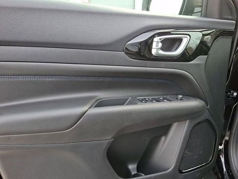 New 2026 Jeep Compass Limited image 8