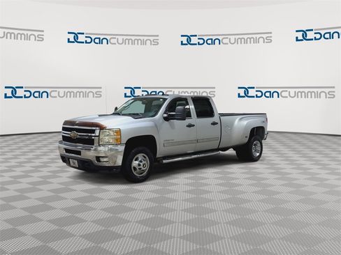 Used 2011 Chevrolet Silverado 3500 LT w/ Interior Plus Package image 4