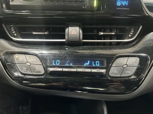Used 2018 Toyota C-HR XLE FWD image 21