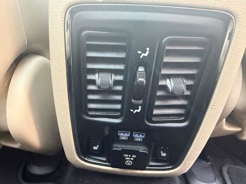 Used 2015 Jeep Grand Cherokee Limited w/ Luxury Group II AWD/4WD image 36