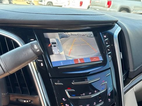 Used 2020 Cadillac Escalade ESV Premium Luxury RWD image 24