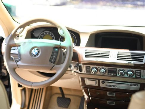 Used 2006 BMW 750Li RWD image 24