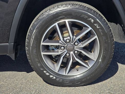 Used 2021 Jeep Grand Cherokee Limited AWD/4WD image 9