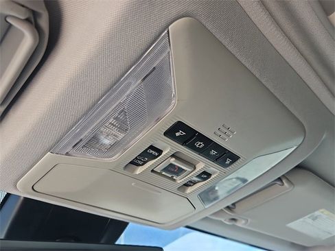 Used 2020 Toyota RAV4 Limited image 30