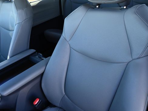 Used 2023 Toyota Sienna XLE image 10