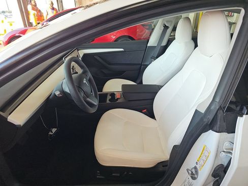 Used 2023 Tesla Model 3 Standard Range RWD image 2