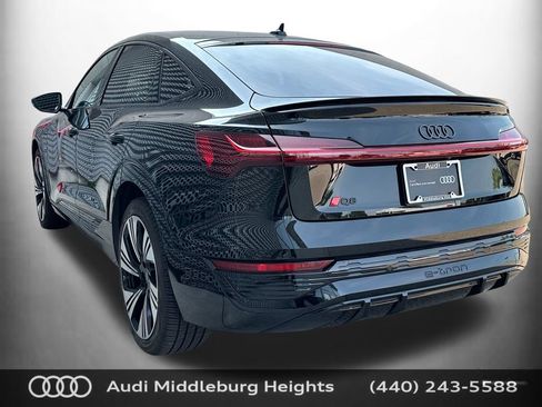 Used 2024 Audi Q8 e-tron Prestige w/ Prestige Package AWD/4WD image 5