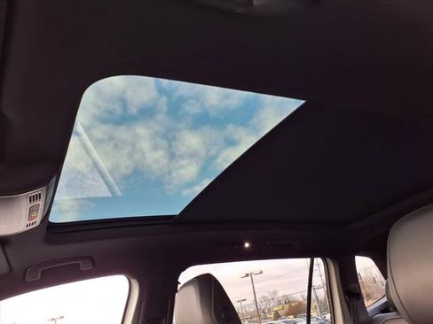 Used 2023 Volkswagen Tiguan SE R-Line image 79