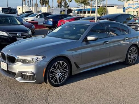 Used 2018 BMW 530e image 2