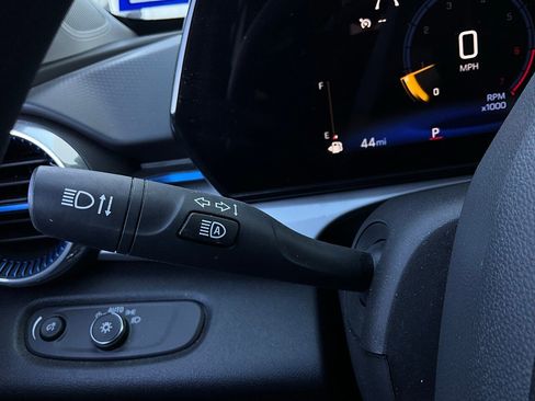 Used 2025 Chevrolet Trax LT image 33