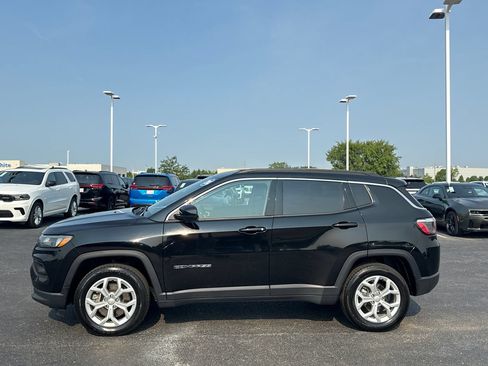 Used 2024 Jeep Compass Latitude AWD/4WD image 6