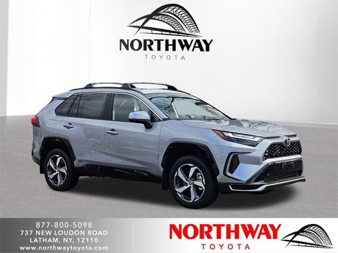 New 2025 Toyota RAV4 SE image 1