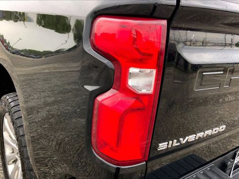 Used 2019 Chevrolet Silverado 1500 High Country w/ Technology Package image 28