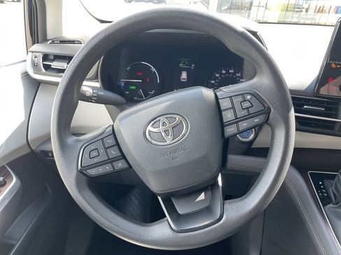 Certified 2024 Toyota Sienna LE AWD/4WD image 16