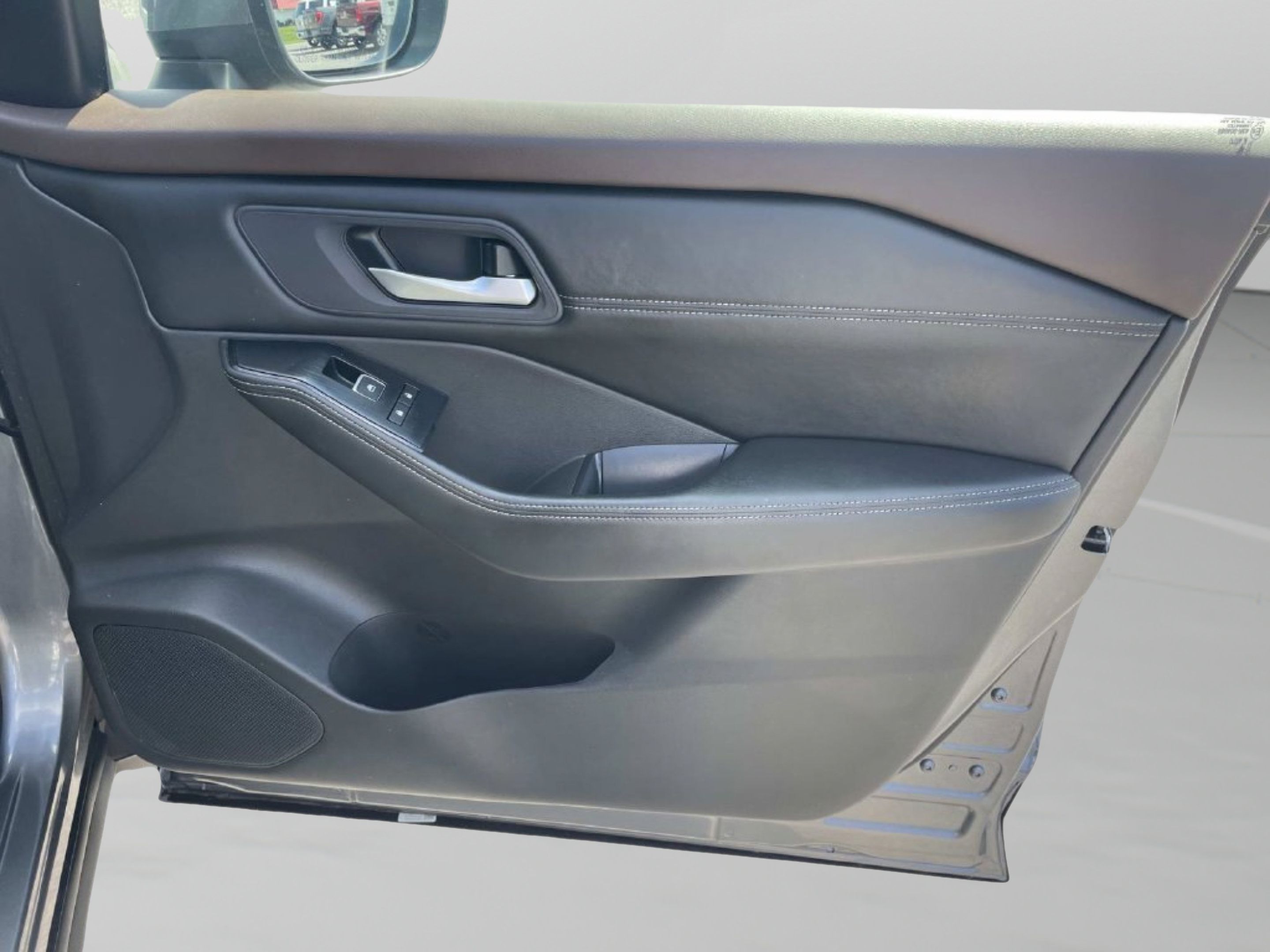 Used 2023 Nissan Rogue SL w/ SL Premium Package FWD image 16