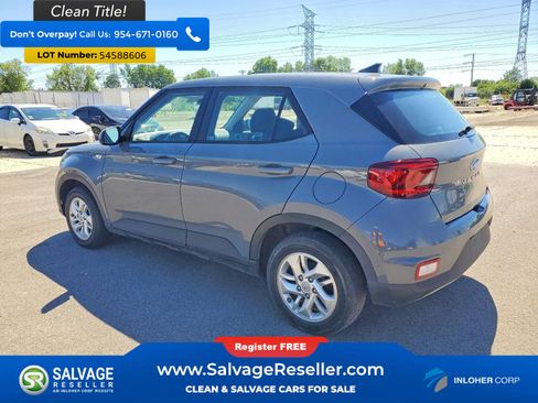 Used 2021 Hyundai Venue SE FWD image 3