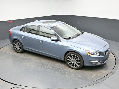 Used 2017 Volvo S60 T5 Inscription image 9