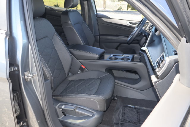Certified 2024 Volkswagen Atlas Cross Sport SE FWD image 20