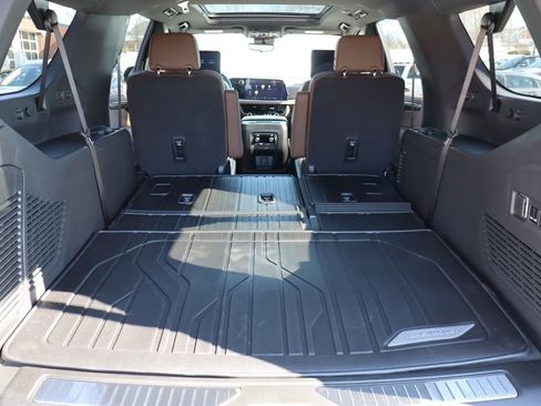 New 2026 Chevrolet Suburban High Country image 40