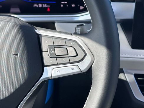 New 2026 Volkswagen Taos SE image 22