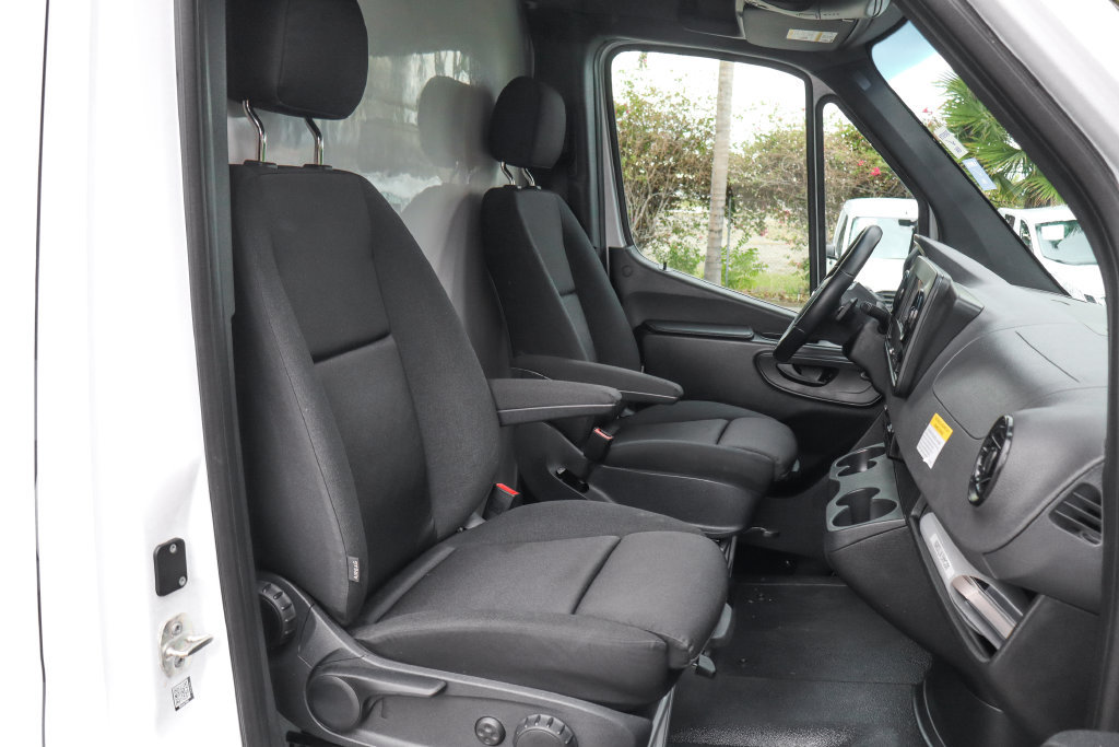 Used 2022 Mercedes-Benz Sprinter 2500 w/ Parking Package image 36