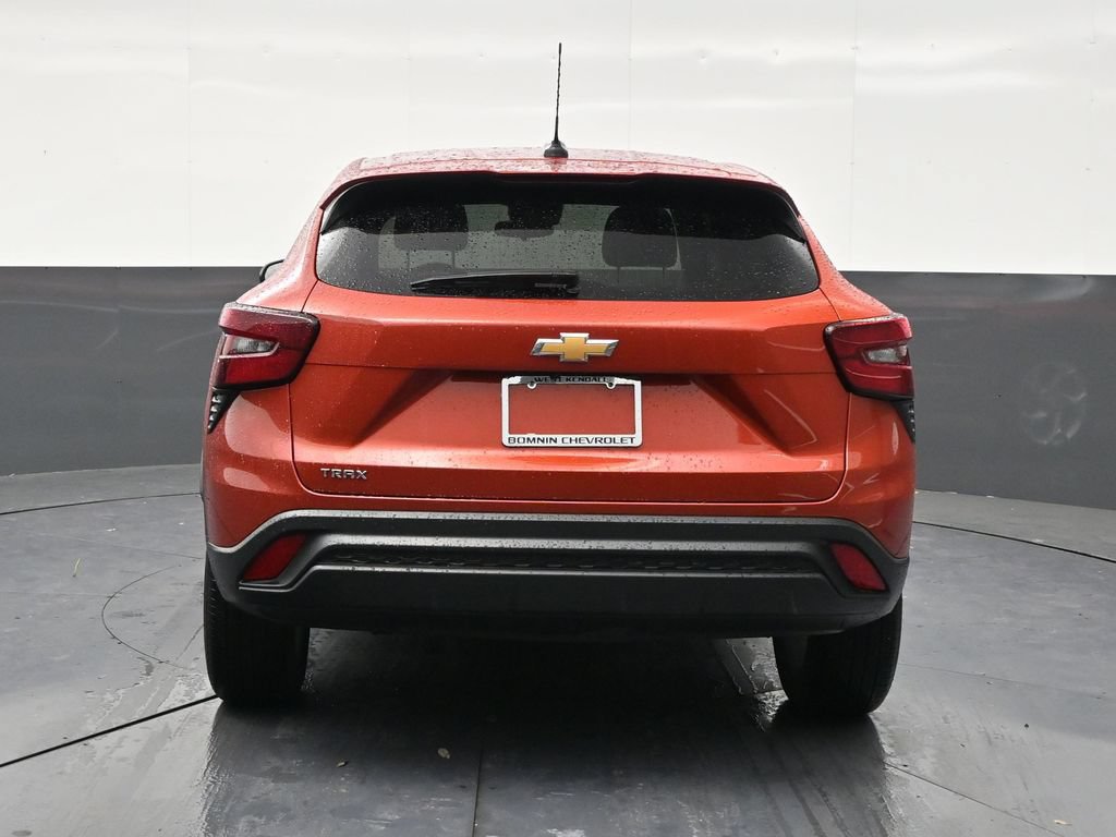Used 2024 Chevrolet Trax LS w/ LS Convenience Package FWD image 4