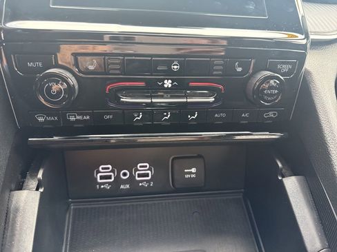 Used 2024 Jeep Grand Cherokee L Altitude image 16