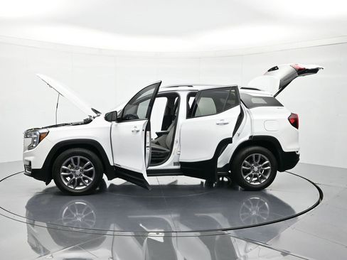 Used 2023 GMC Terrain SLT image 46