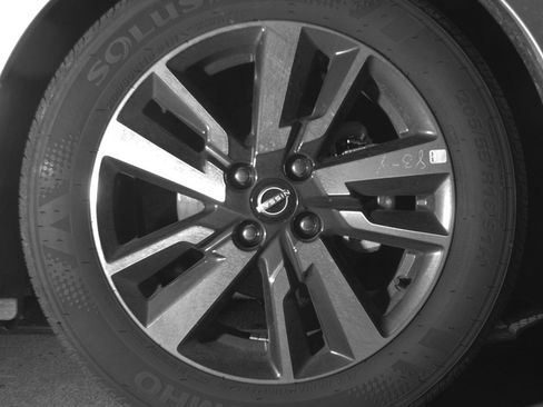 Used 2025 Nissan Versa SV FWD image 13
