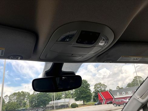 Used 2023 Chrysler Pacifica Touring-L FWD image 35