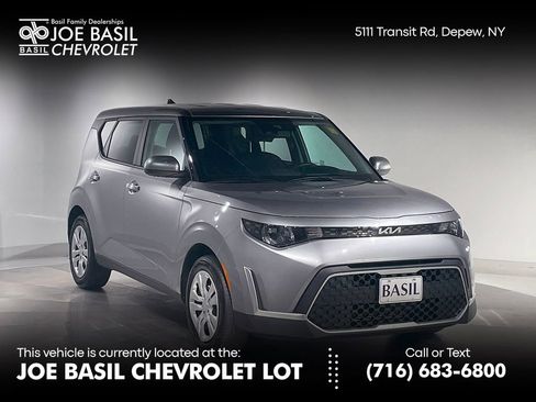 Used 2023 Kia Soul LX image 1
