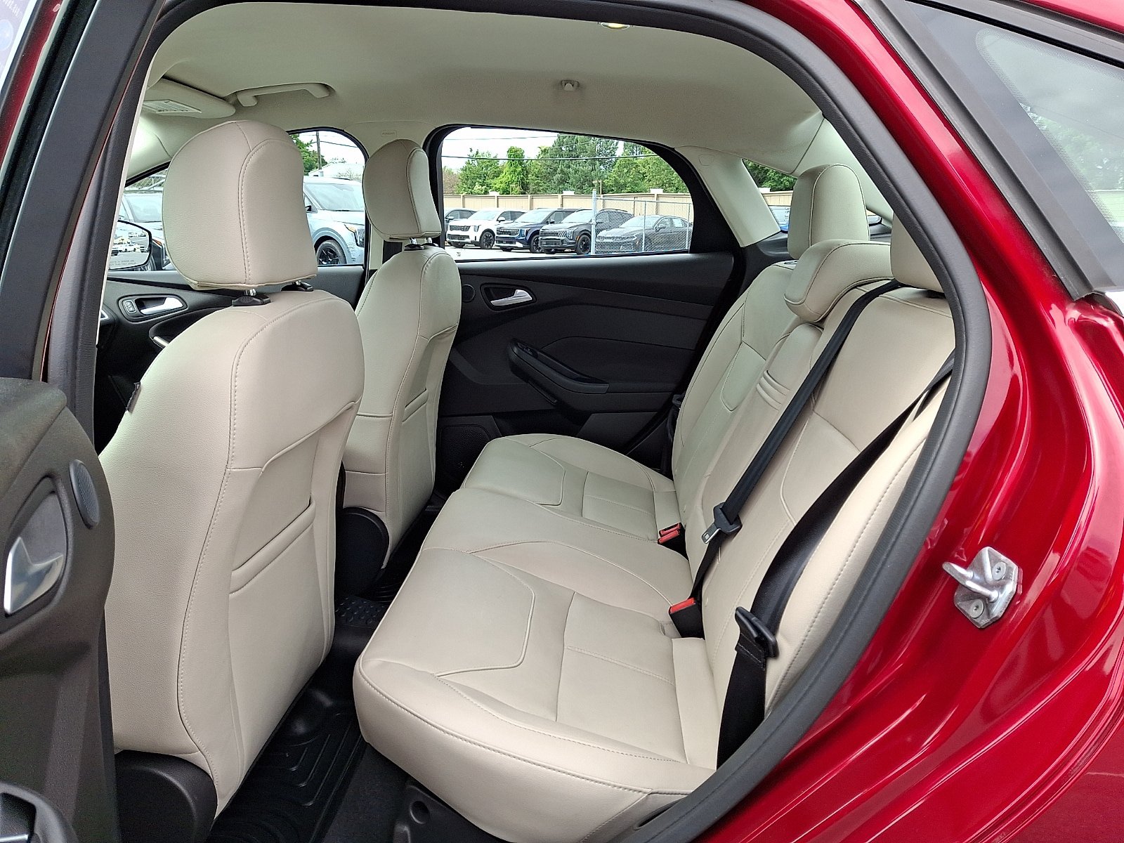 Used 2016 Ford Focus Titanium FWD image 11